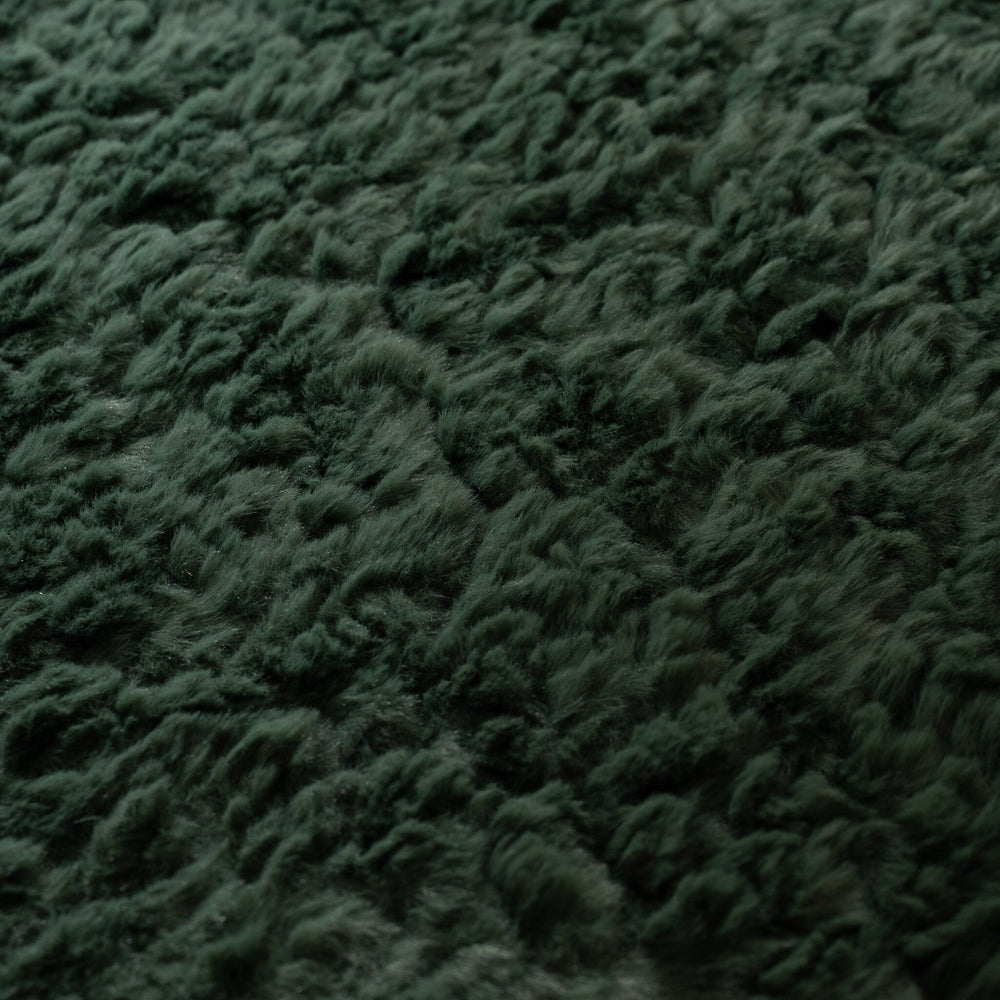 Fluffy Rug – Bobby Green
