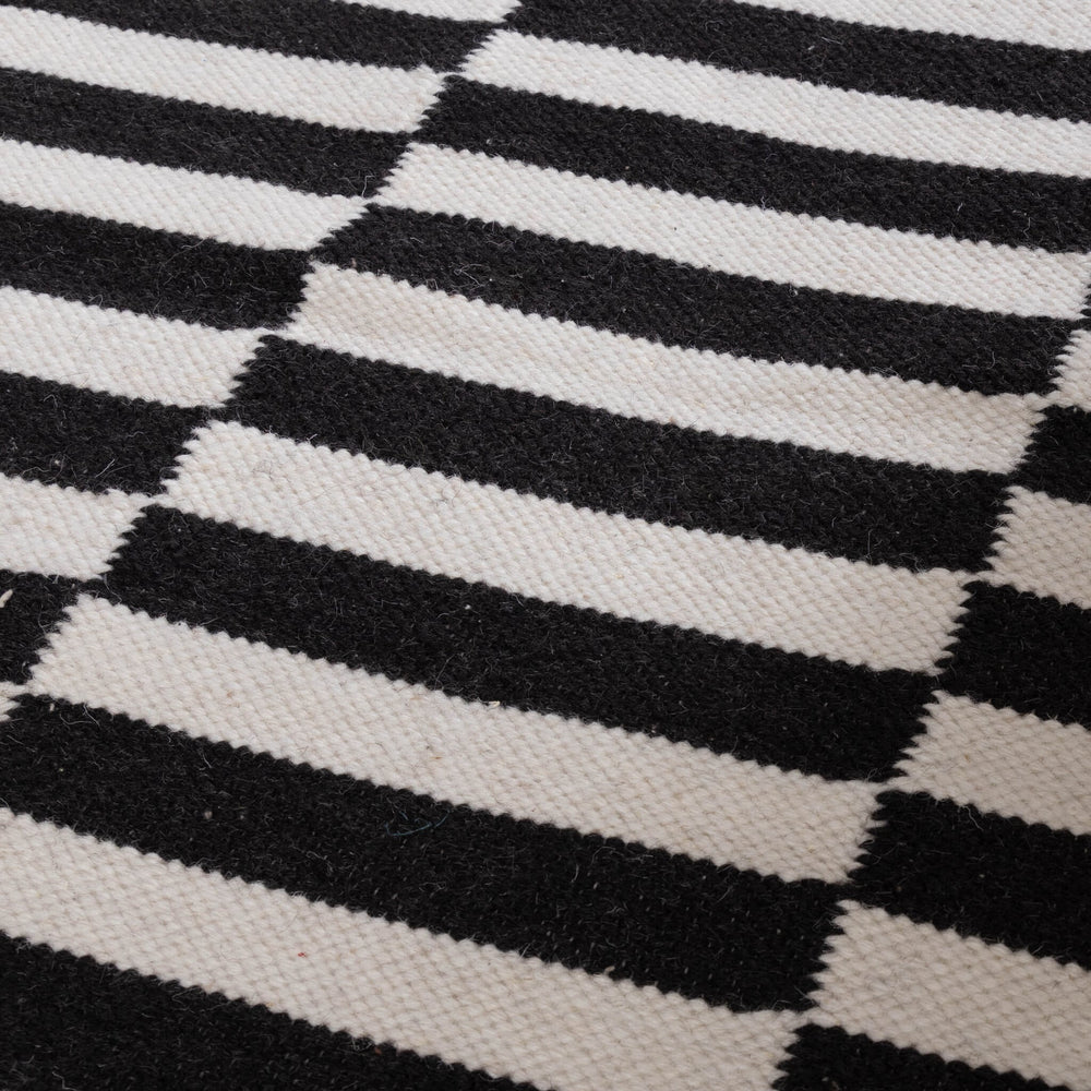 Striped Modern Rug - Dazzle Blocks Black/White