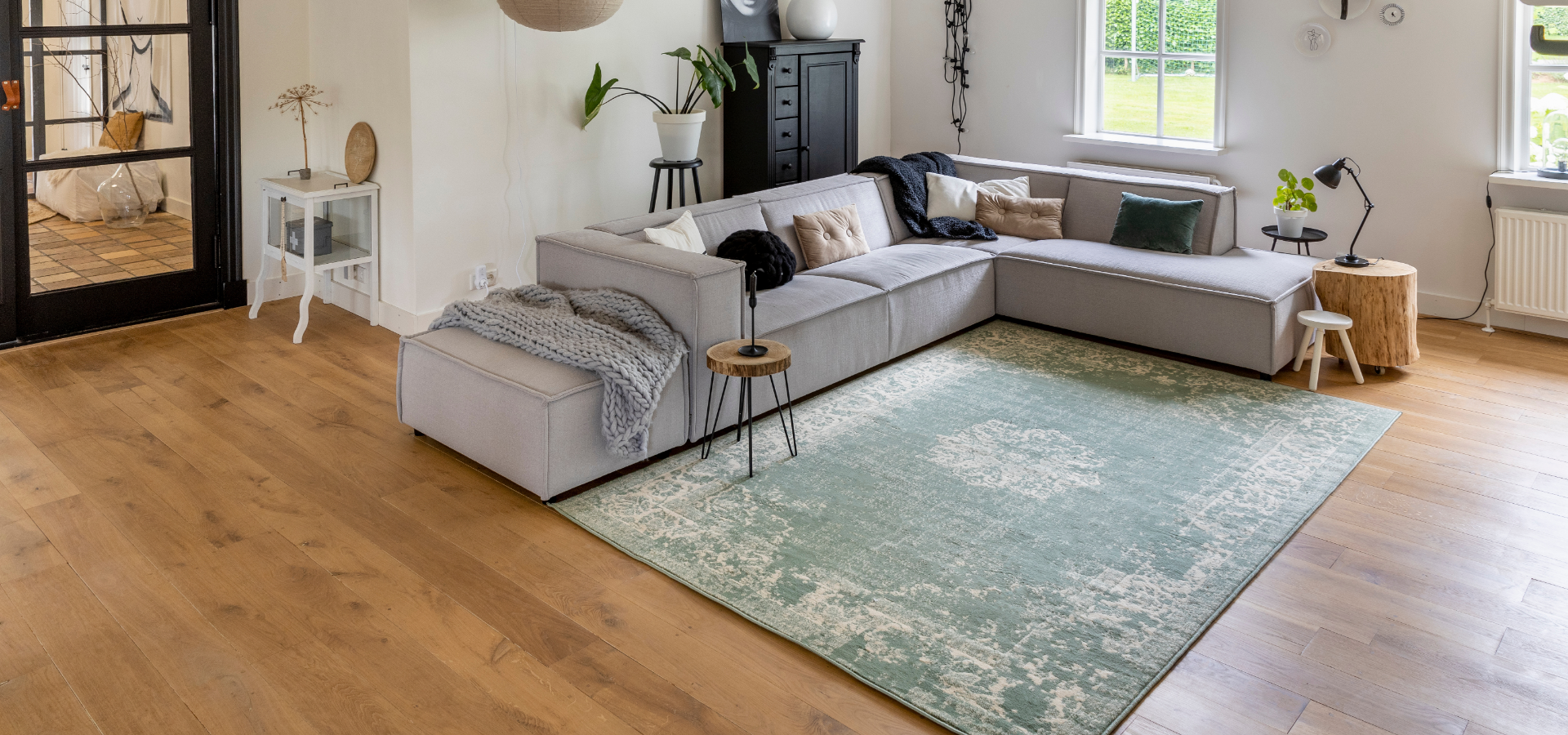 Welke kleur vloerkleed bij een grijze bank?