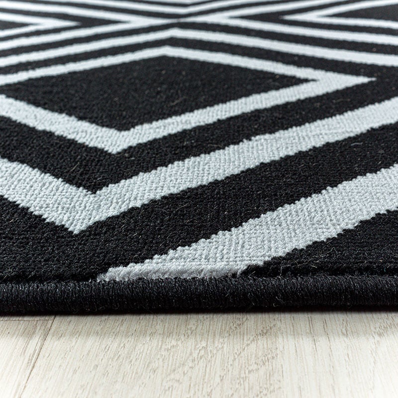 Modern floor rug - Streaky Square Black