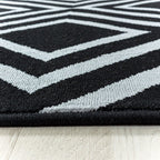 Modern floor rug - Streaky Square Black