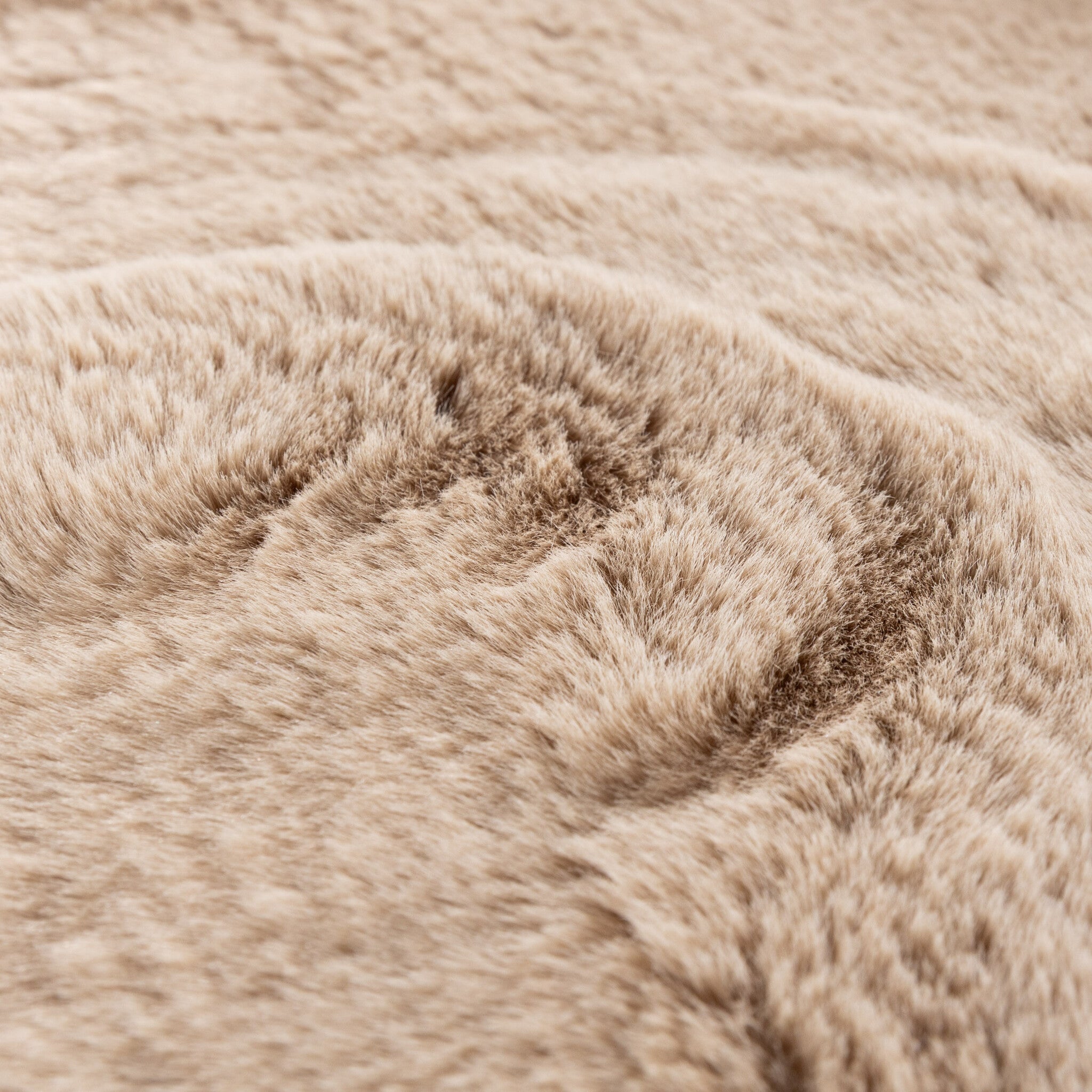 Round High-Pile Rug – Comfy Supreme Beige