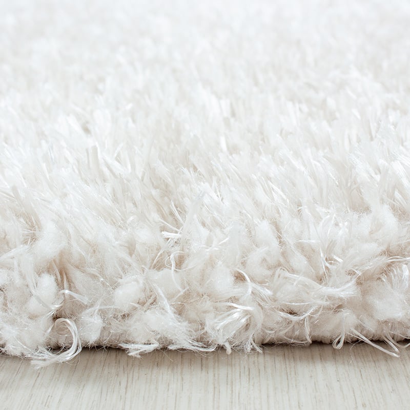 High-pile floor rug - Blushy Cream/White