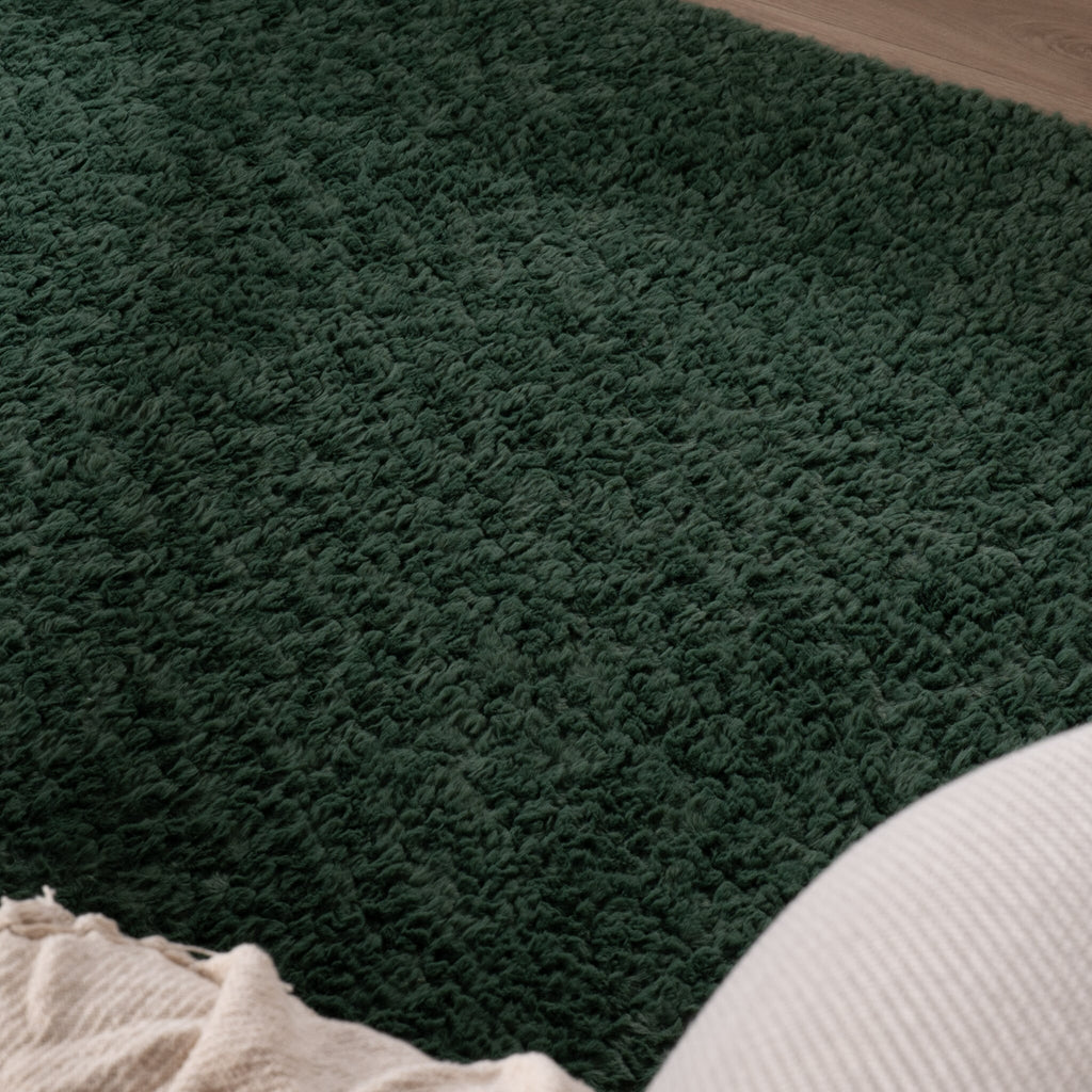 Fluffy Rug – Bobby Green