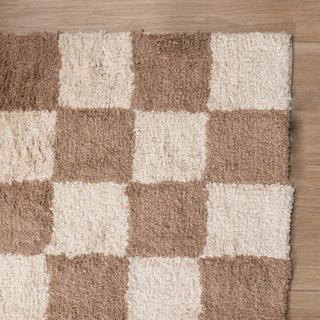 Retro Rug - Gambit Beige/White