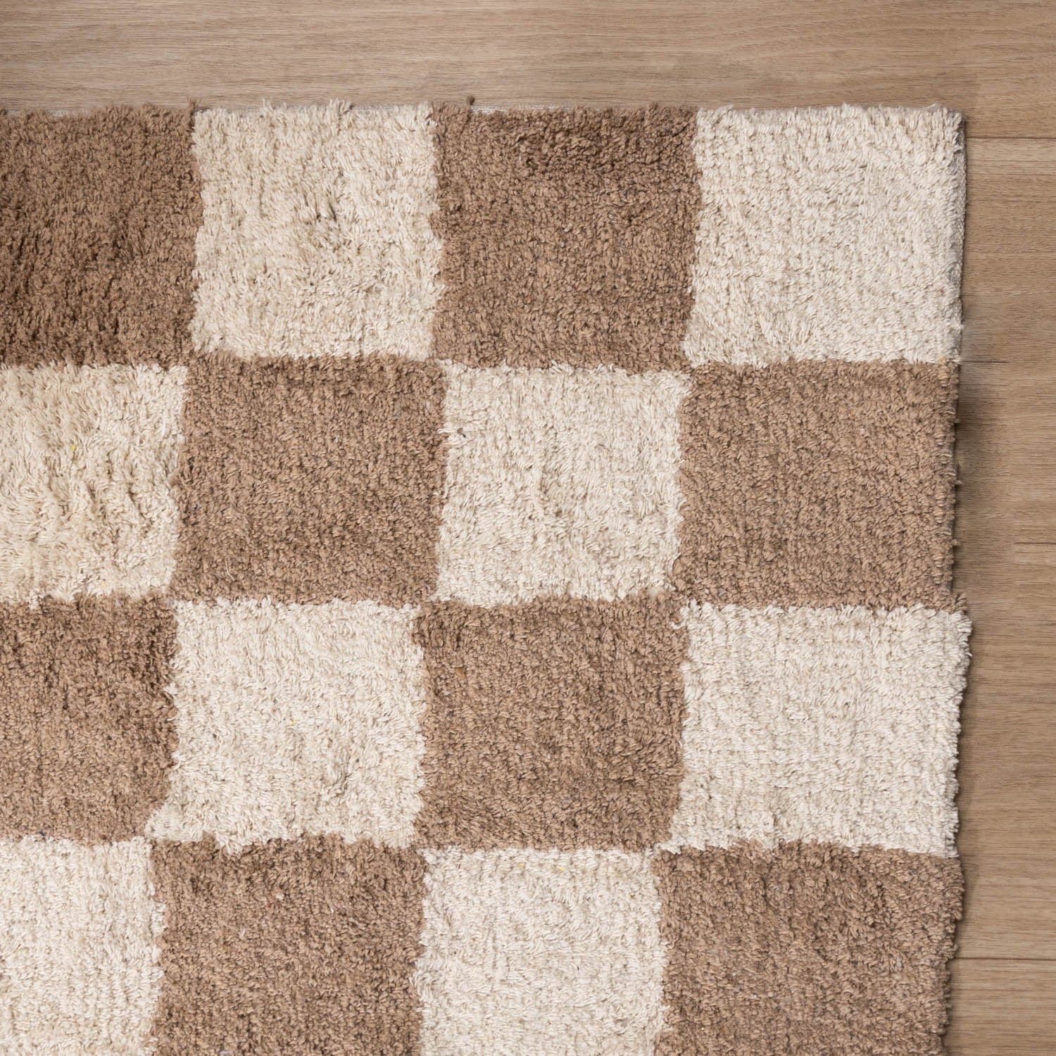 Retro Rug - Gambit Beige/White