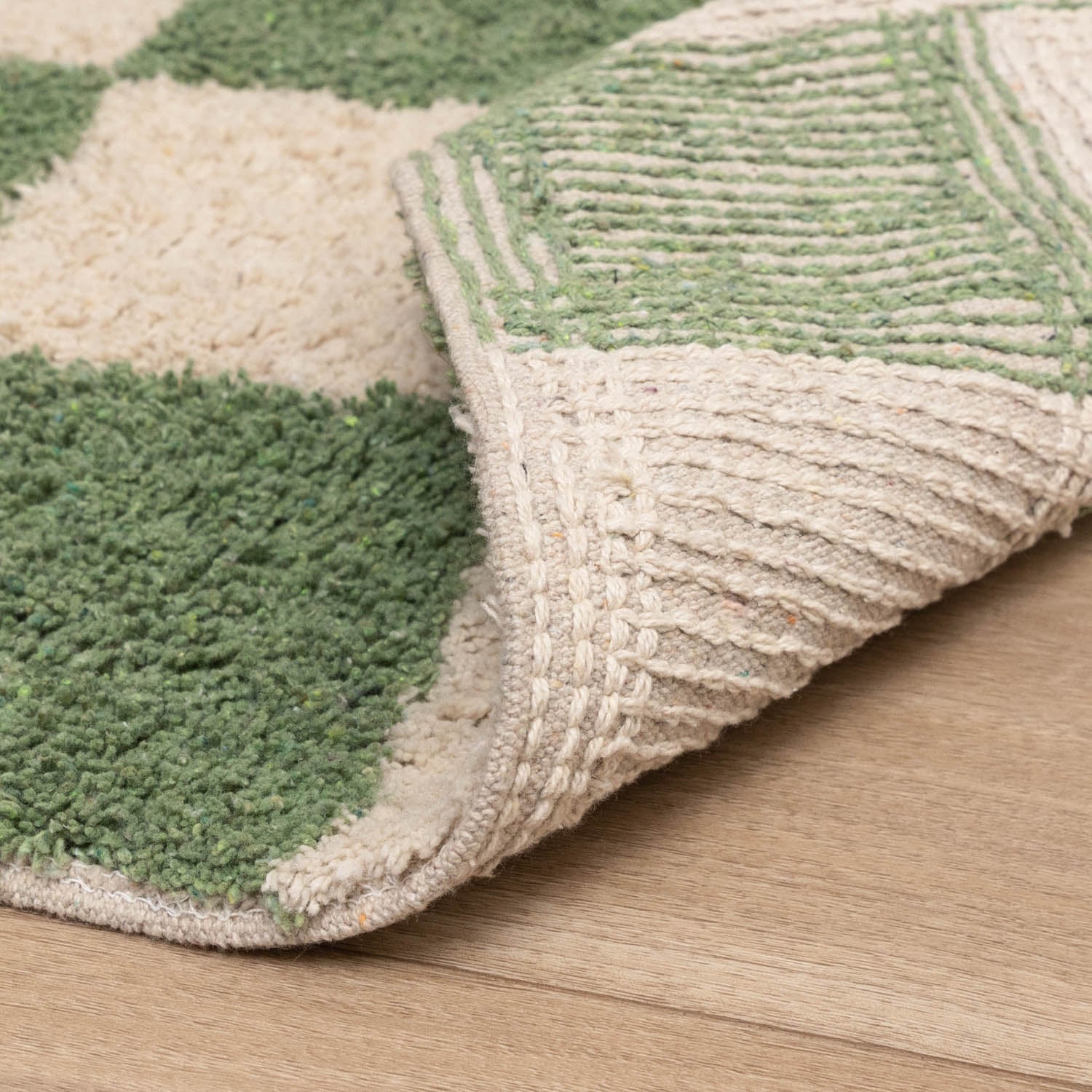 Retro Rug - Gambit Green/White