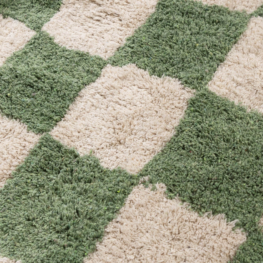 Retro Rug - Gambit Green/White