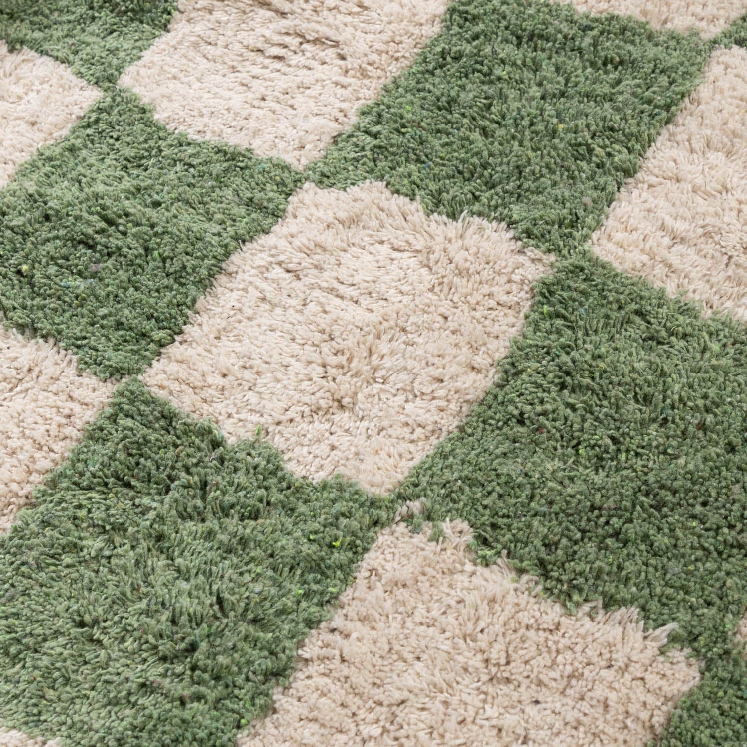 Retro Rug - Gambit Green/White