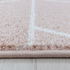 Retro floor rug - Stencil Triangle Pink/White