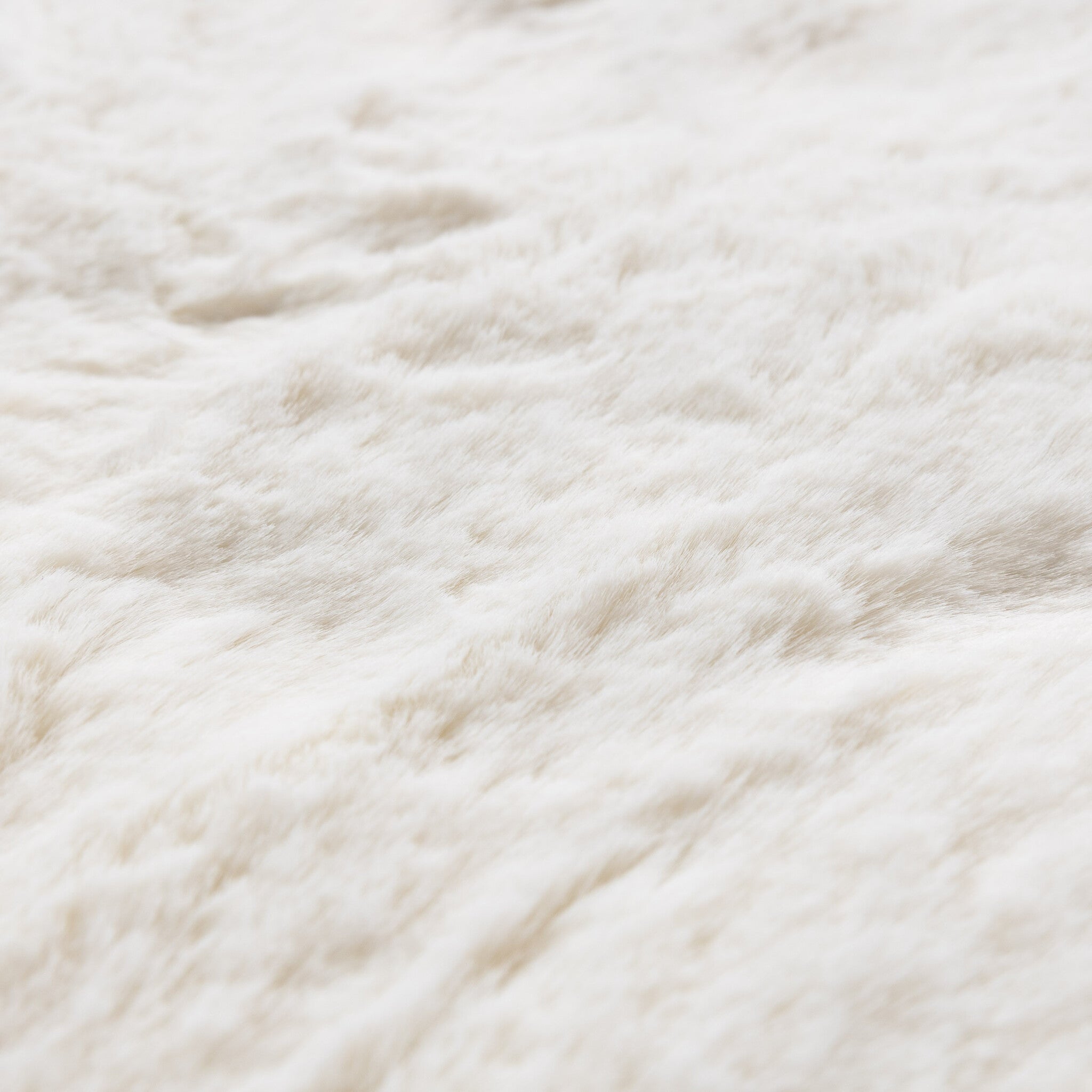 Round High Pile Rug - Comfy Supreme White