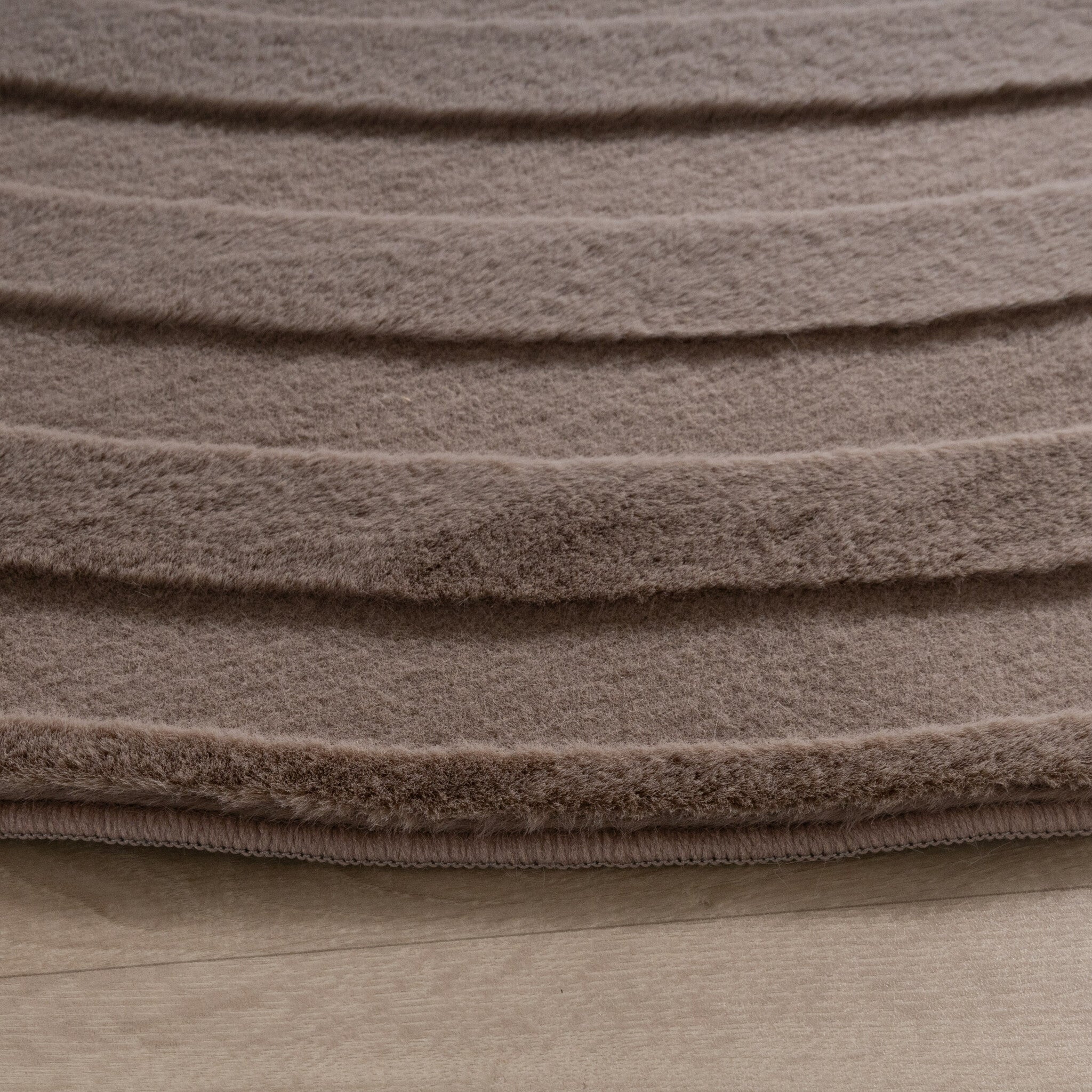 Irregular Rug - Flowy Lines Taupe