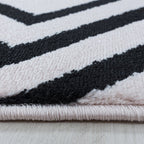 Modern floor rug - Streaky Square Pink/Black