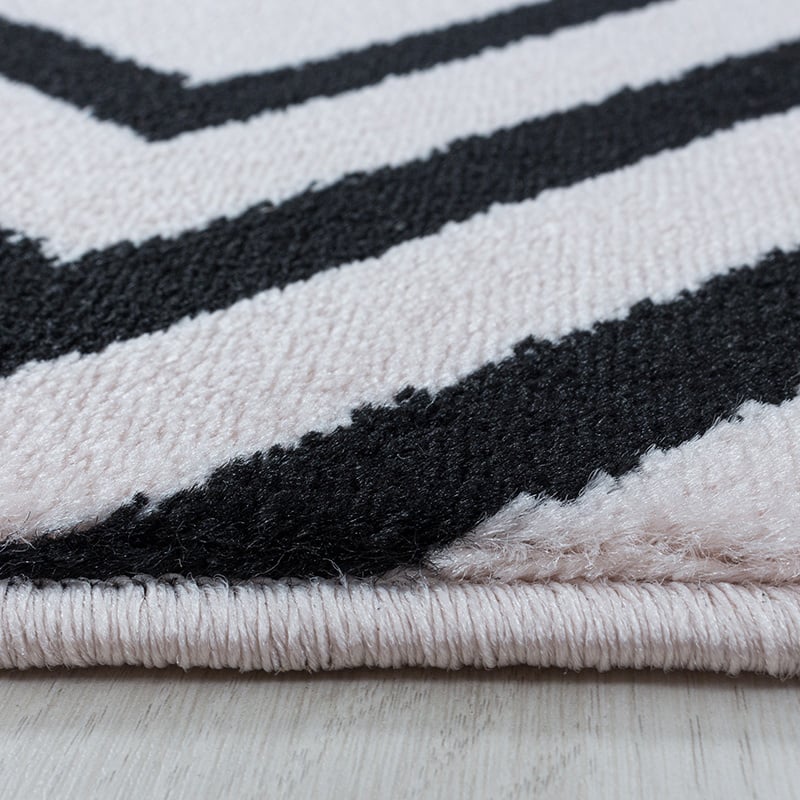 Modern floor rug - Streaky Square Pink/Black