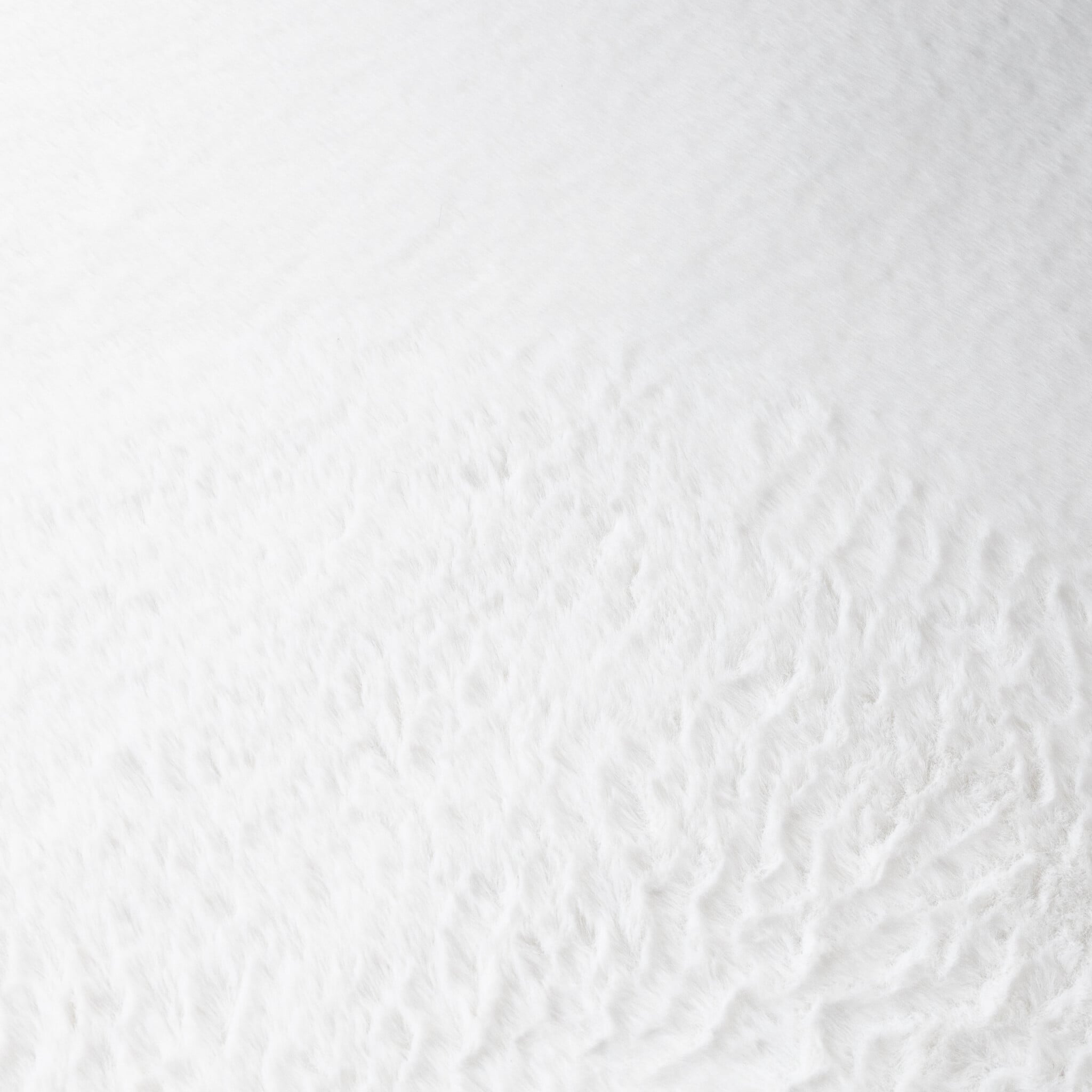 Round Low-Pile Rug - Cozy White