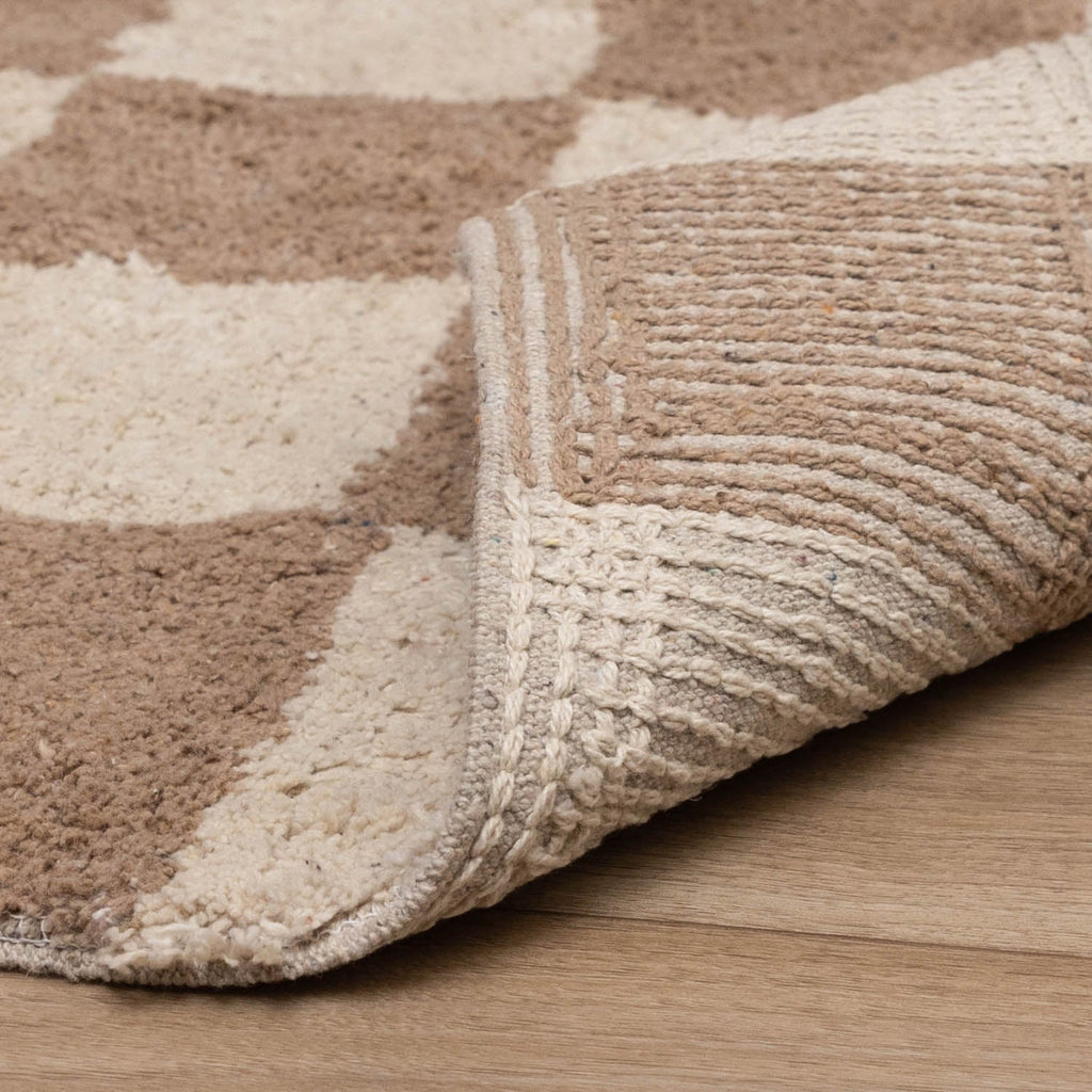 Retro Rug - Gambit Beige/White