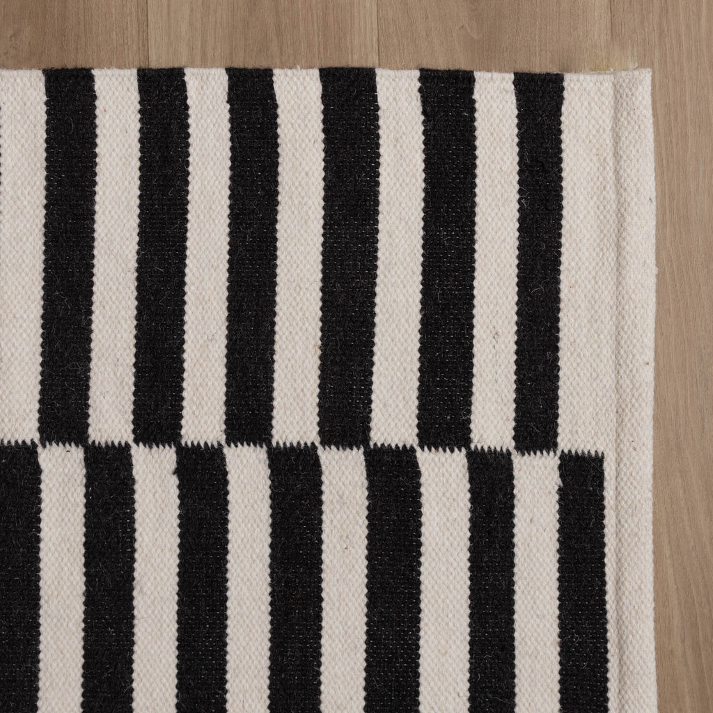 Striped Modern Rug - Dazzle Blocks Black/White
