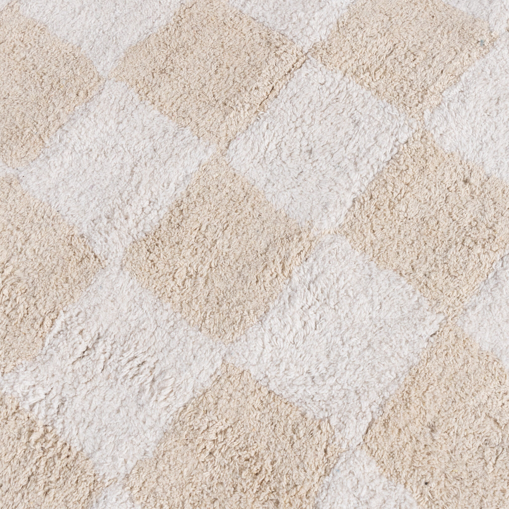 Retro Rug - Gambit Cream/White