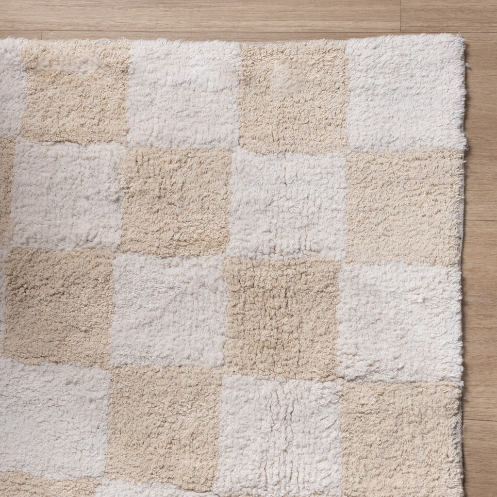 Retro Rug - Gambit Cream/White