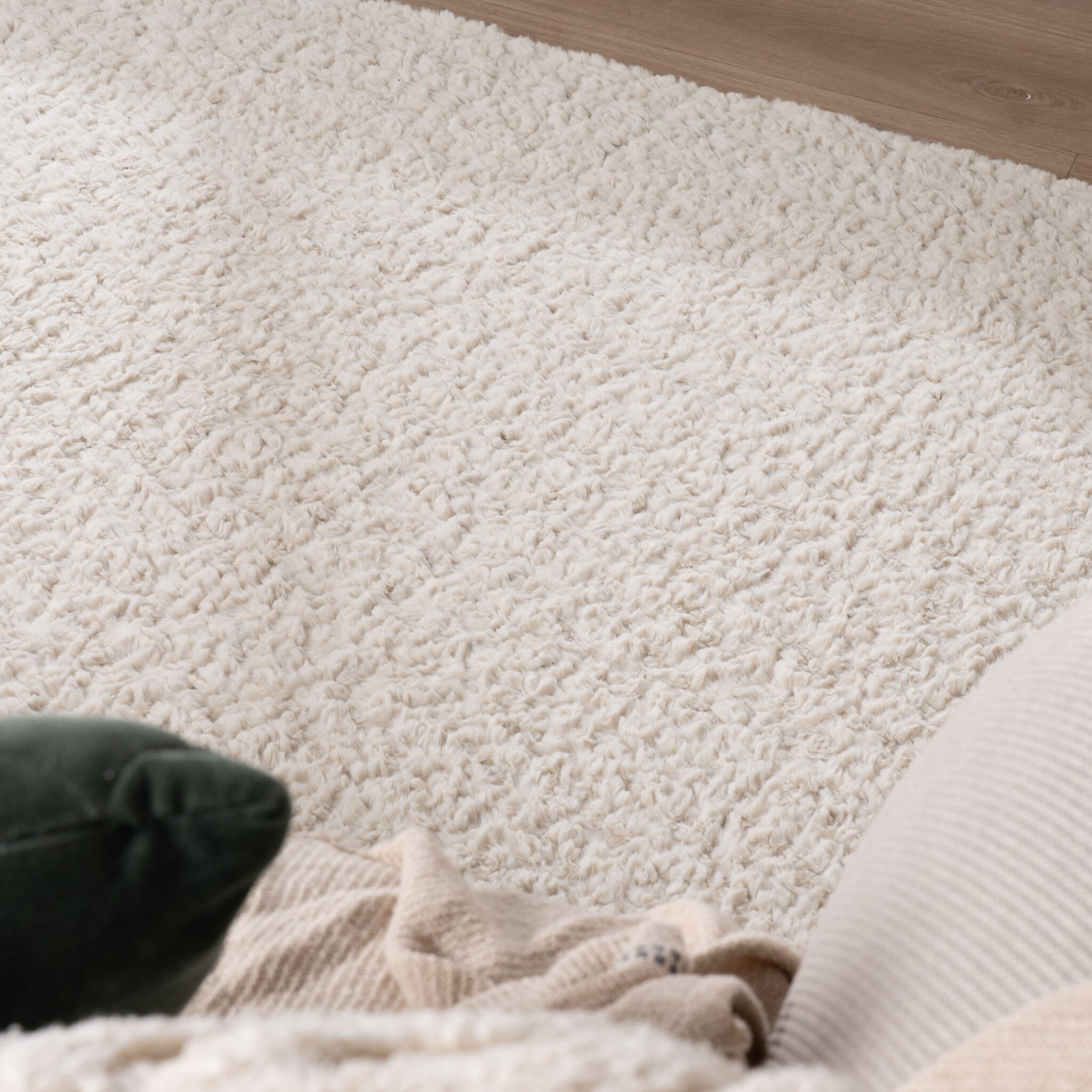 Fluffy Rug – Bobby White