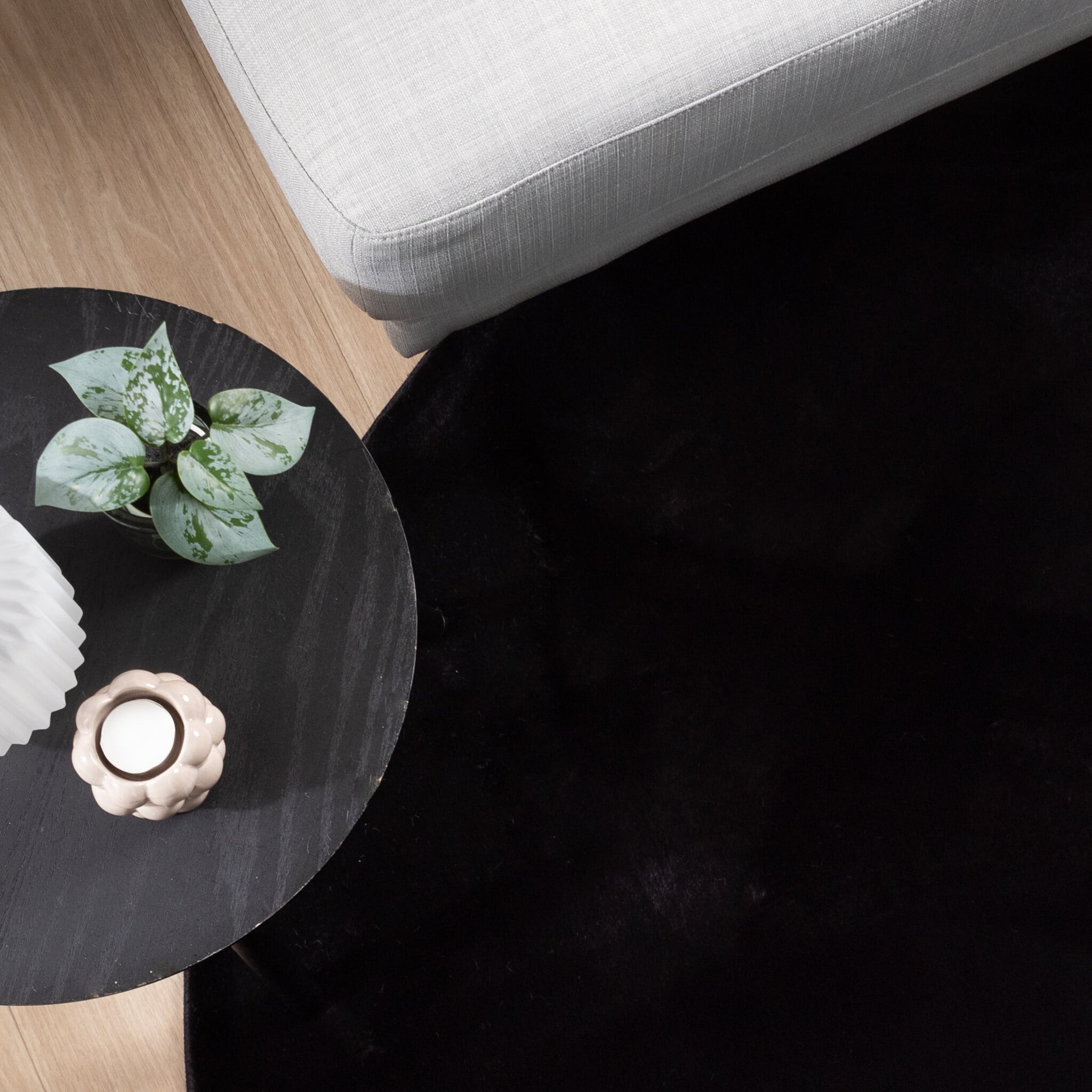 Round Low-Pile Rug - Cozy Black
