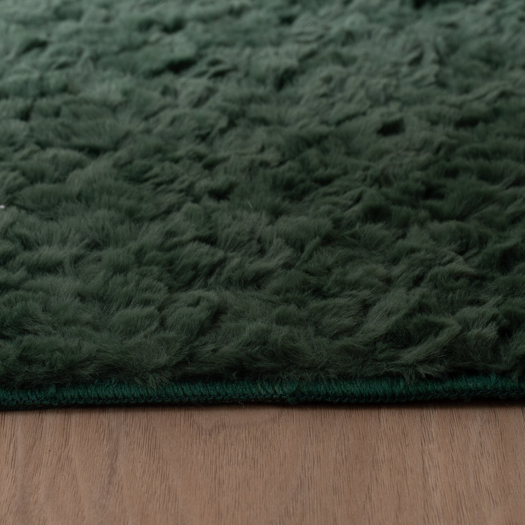Fluffy Rug – Bobby Green