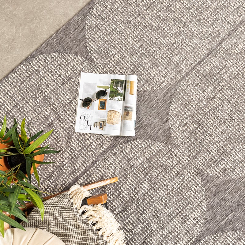 Modern Outdoor Rug - Porto Curves Light Gray
