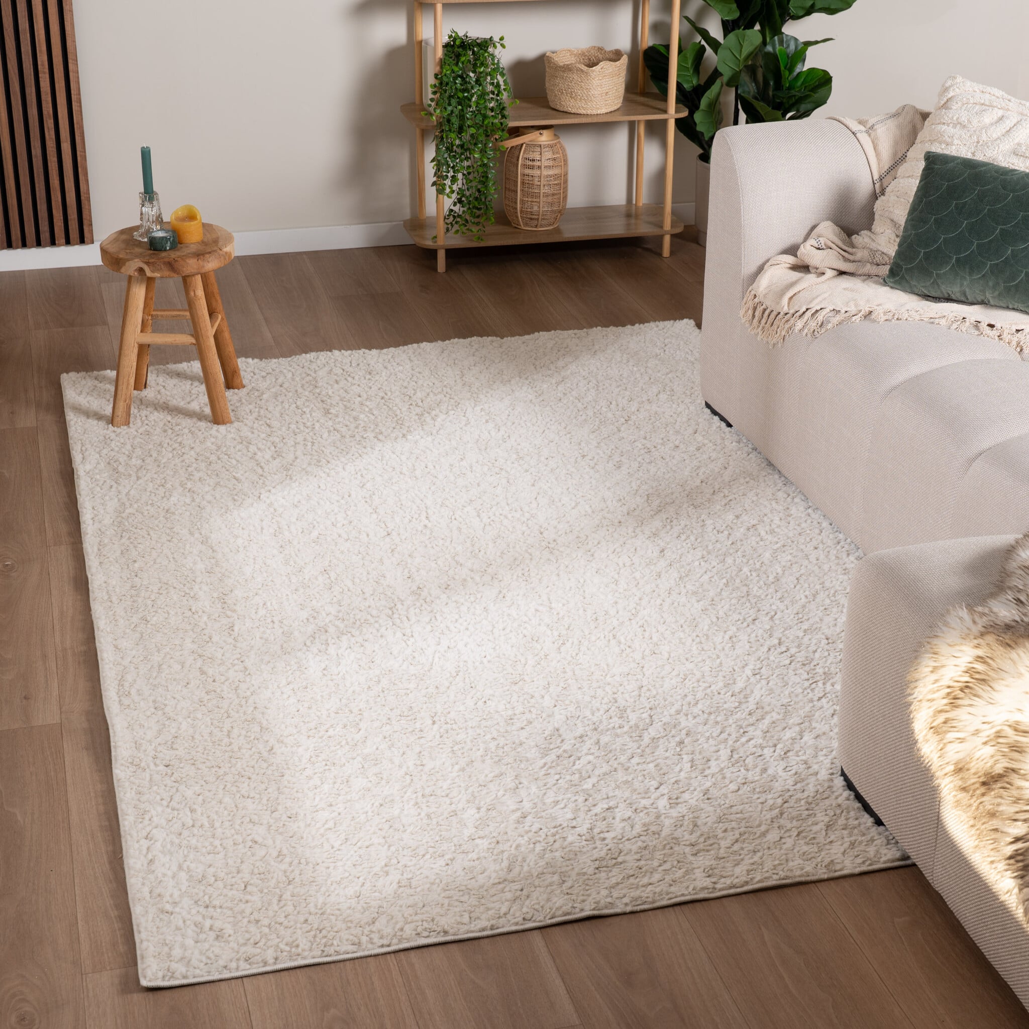 Fluffy Rug – Bobby White