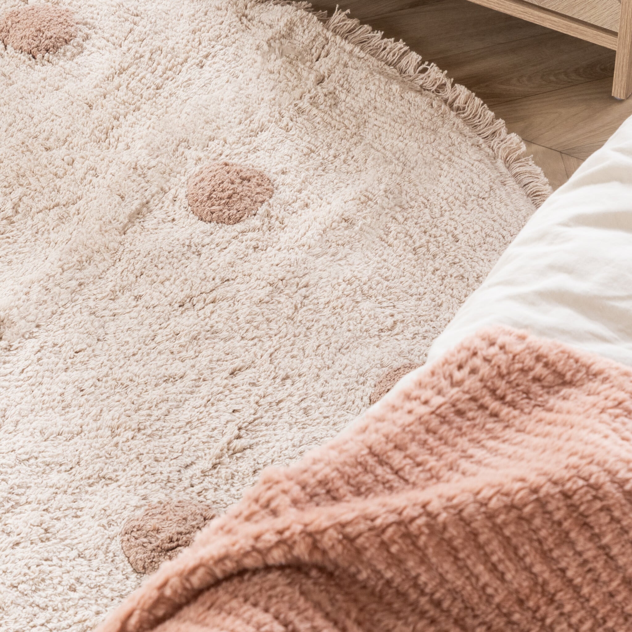 Round Kids’ Rug – Lou Dots Taupe