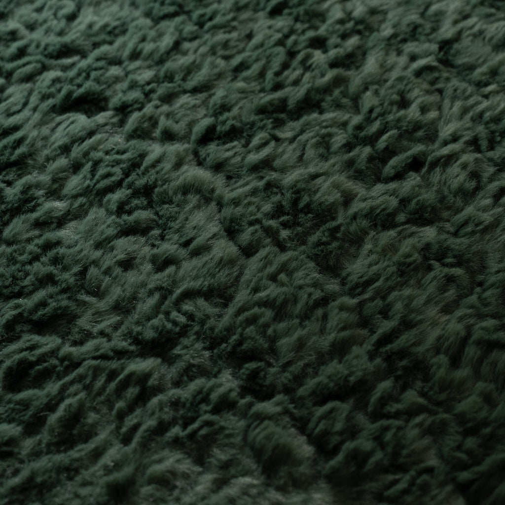 Fluffy Rug – Bobby Green