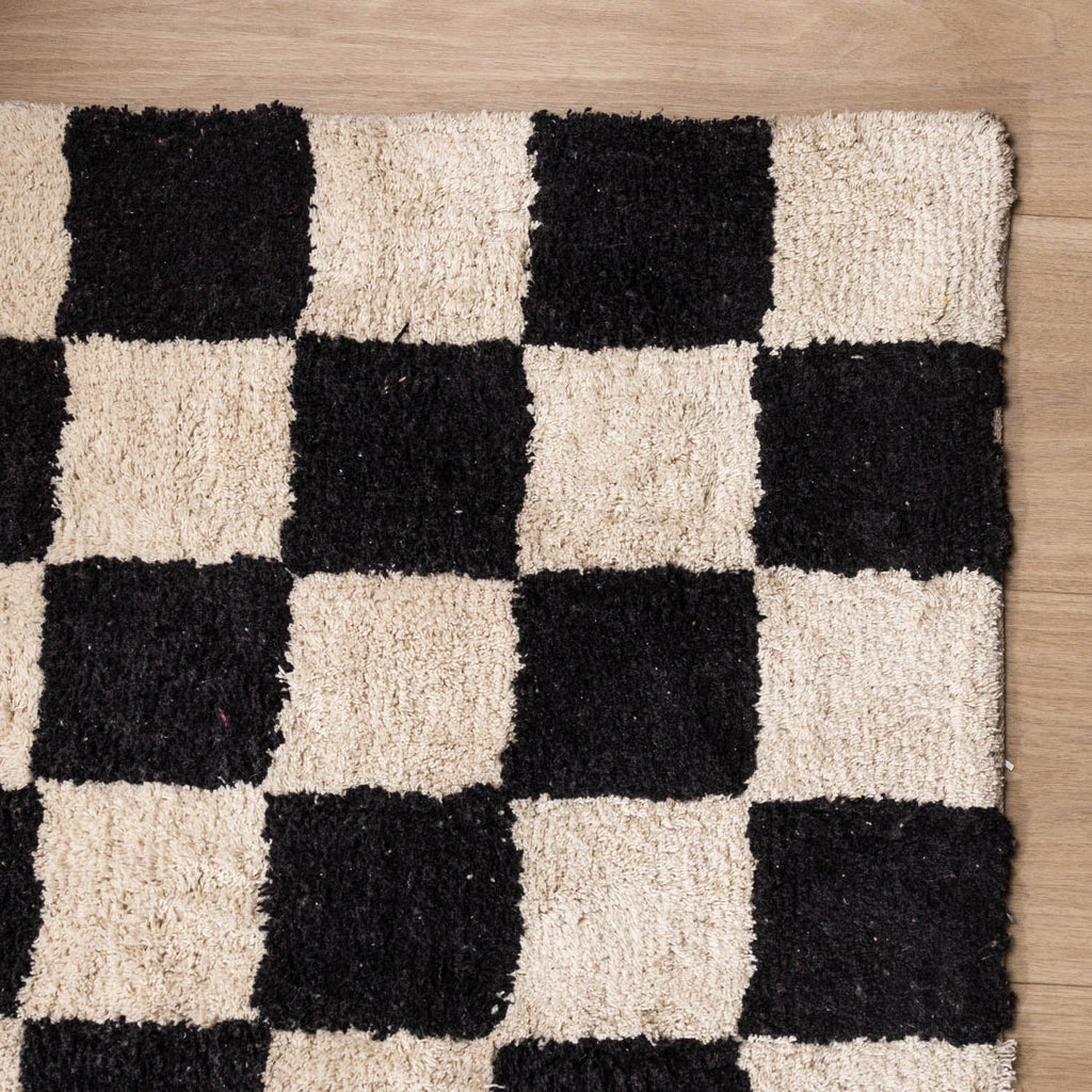 Retro Rug - Gambit Black/White