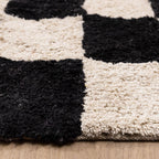 Retro Rug - Gambit Black/White