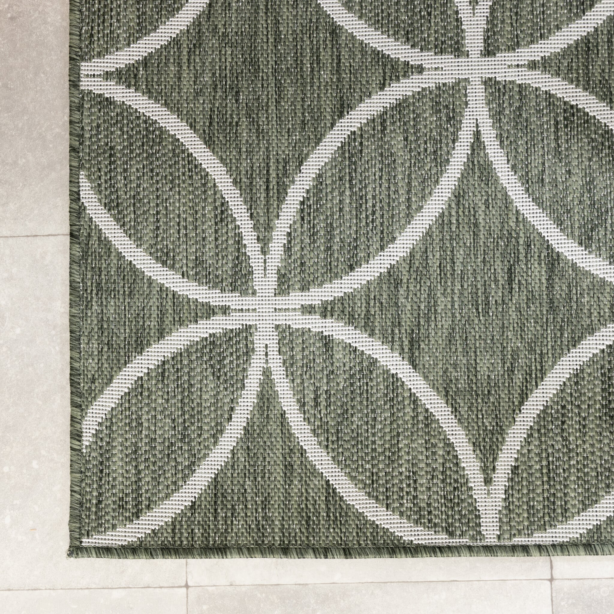 Geometric Outdoor Rug – Faro Ripple Green/White