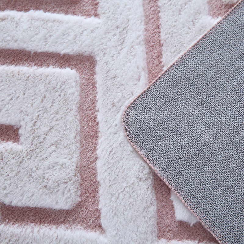 Soft geometric floor rug - Vellion Maze White/Pink