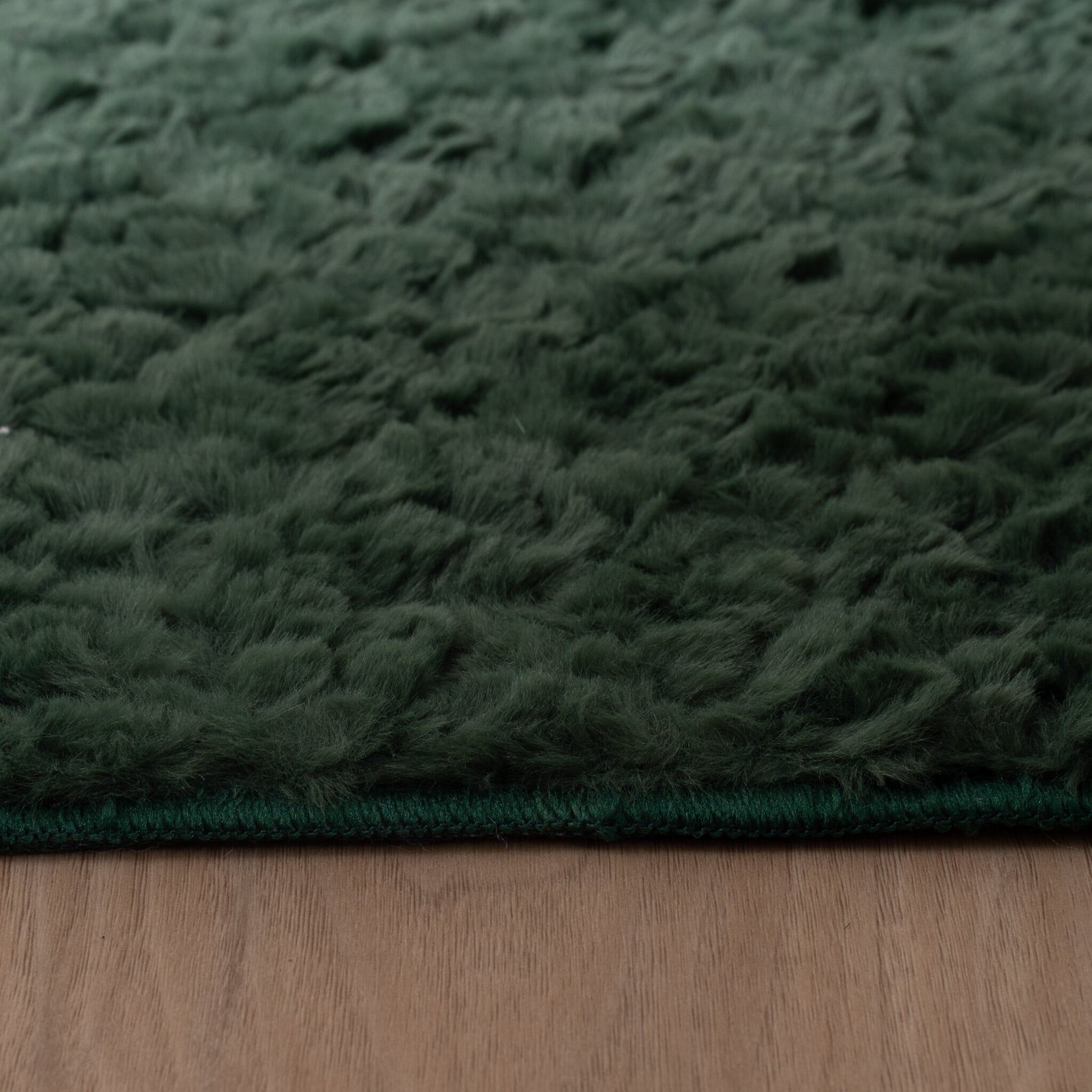 Round Fluffy Rug – Bobby Green