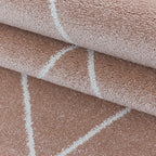 Retro floor rug - Stencil Triangle Pink/White
