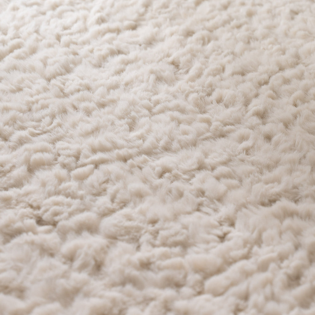 Round Fluffy Rug – Bobby White