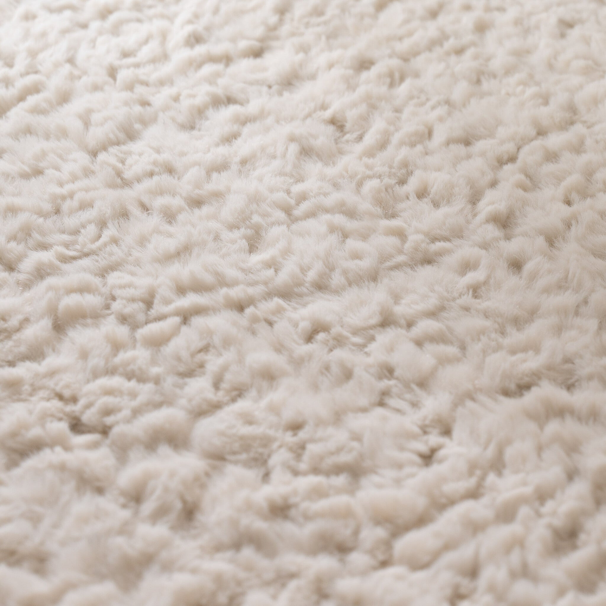 Round Fluffy Rug – Bobby White