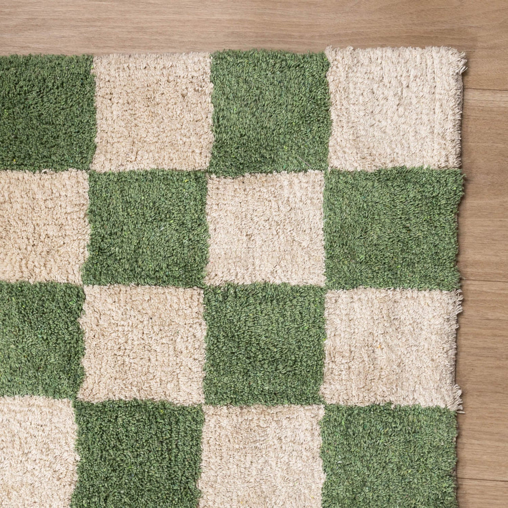 Retro Rug - Gambit Green/White