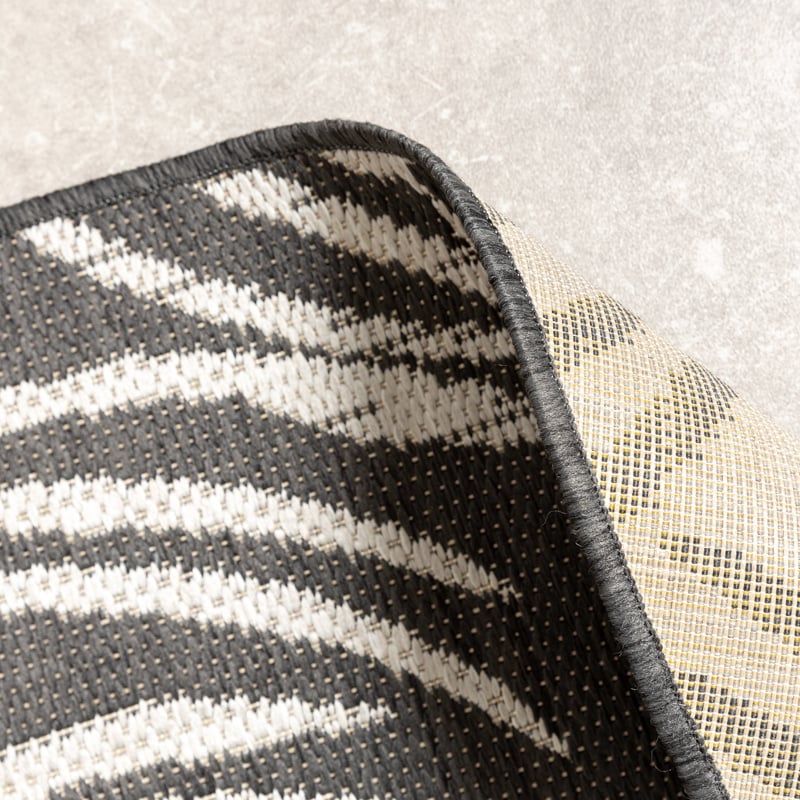 Round Outdoor Rug - Malta Leaves Black