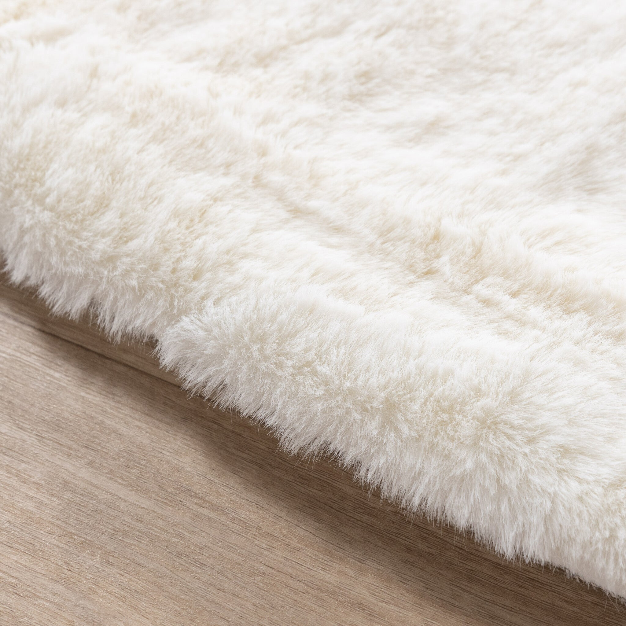 Round High Pile Rug - Comfy Supreme White