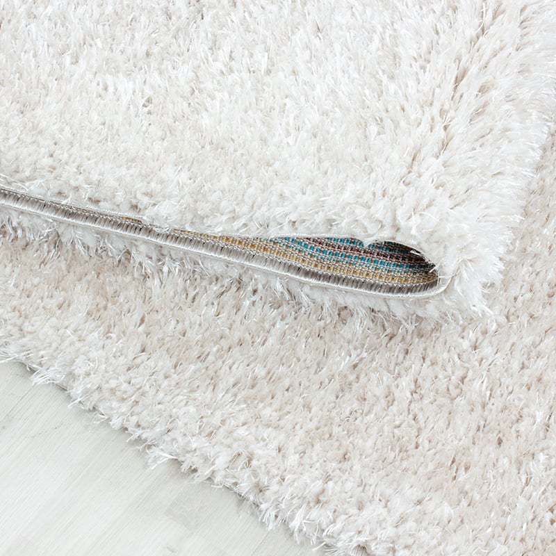 High-pile floor rug - Blushy Cream/White