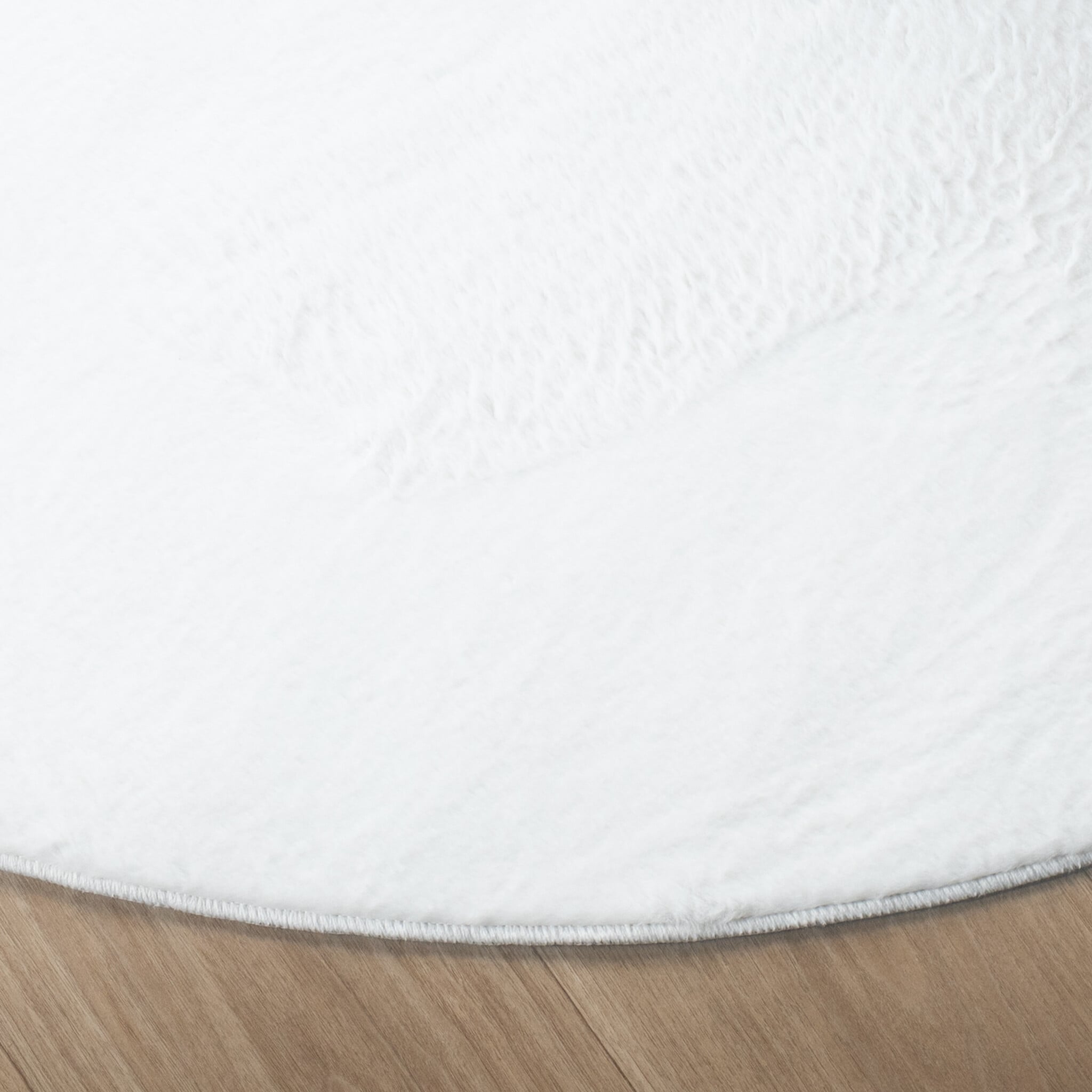 Round Low-Pile Rug - Cozy White