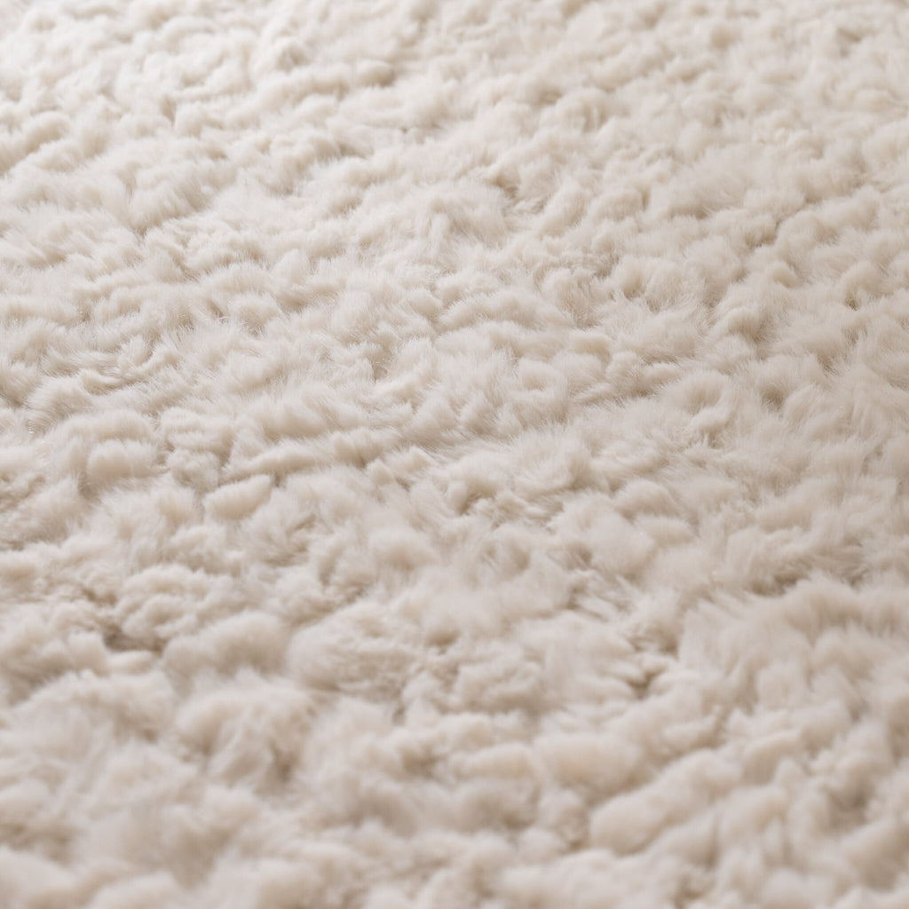 Fluffy Rug – Bobby White