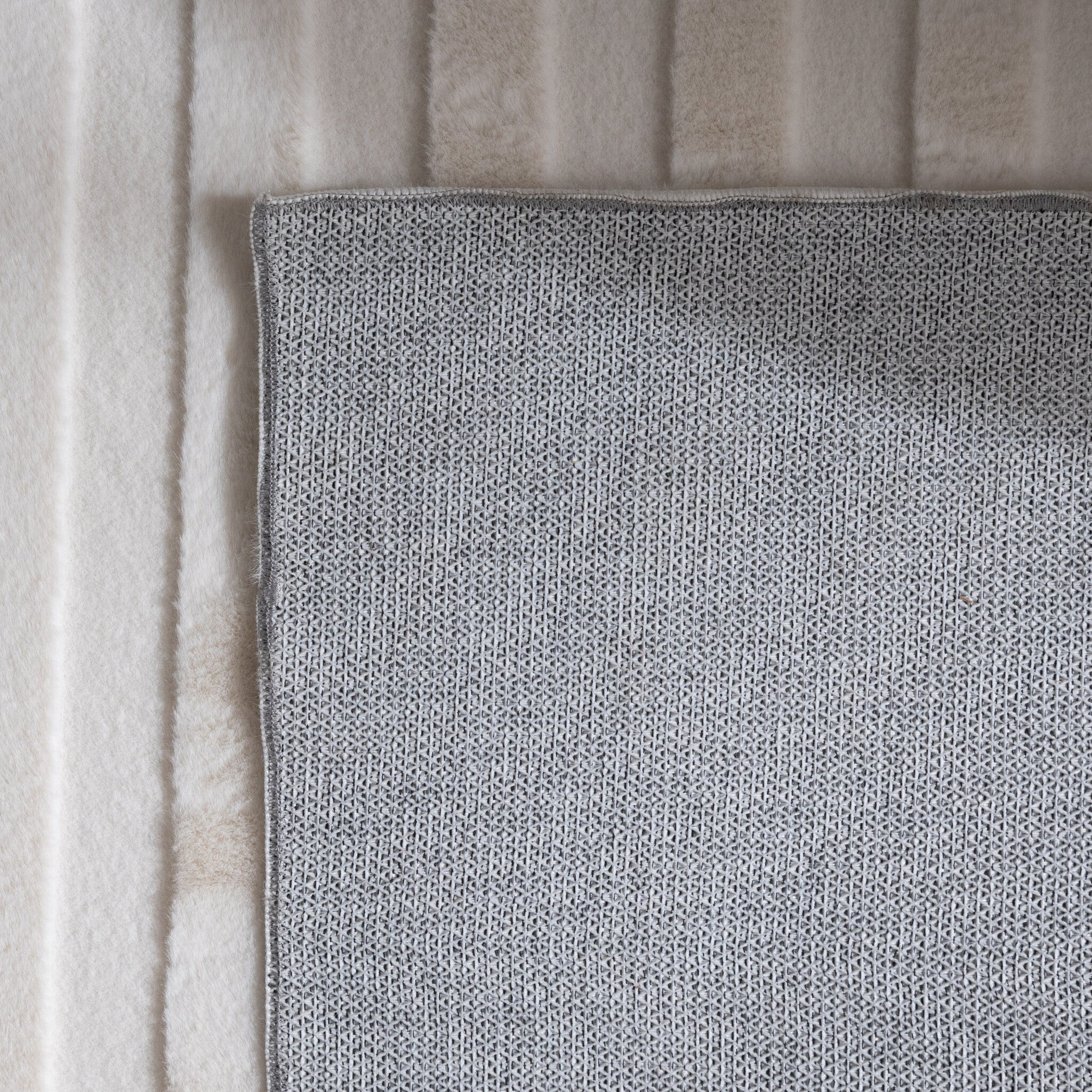 Irregular Rug - Flowy Wavy Cream