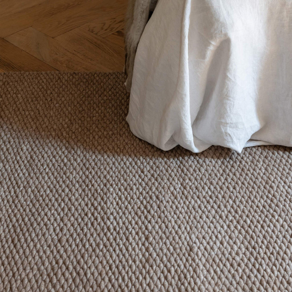 Hand-woven floor rug - Donna Brown 650