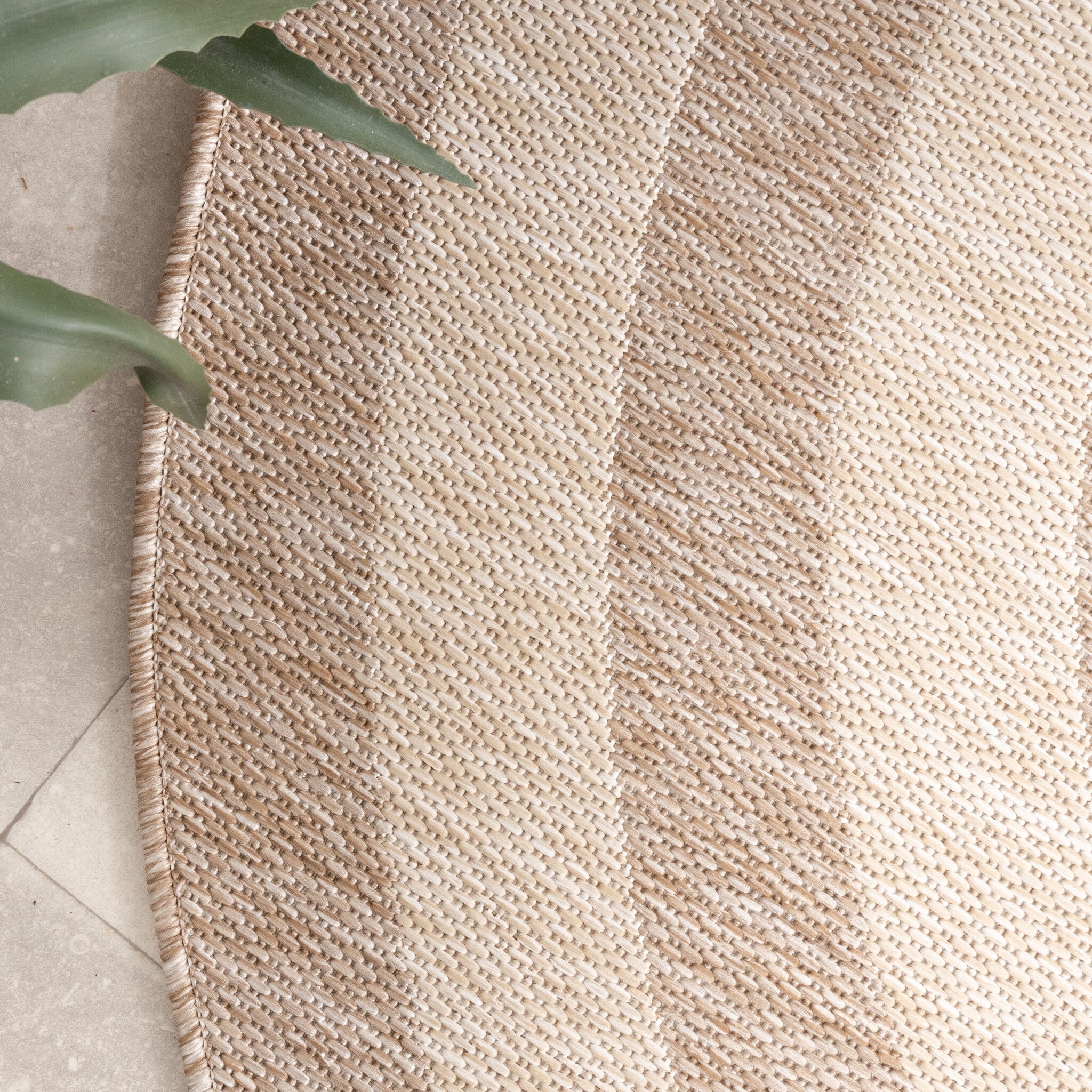 Round Outdoor Rug – Sierra Frame Beige/Cream