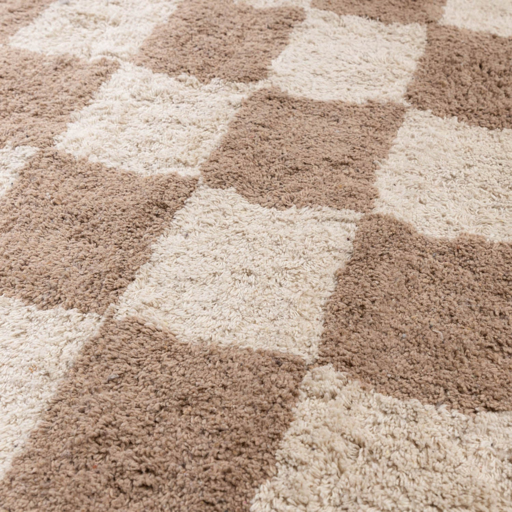 Retro Rug - Gambit Beige/White