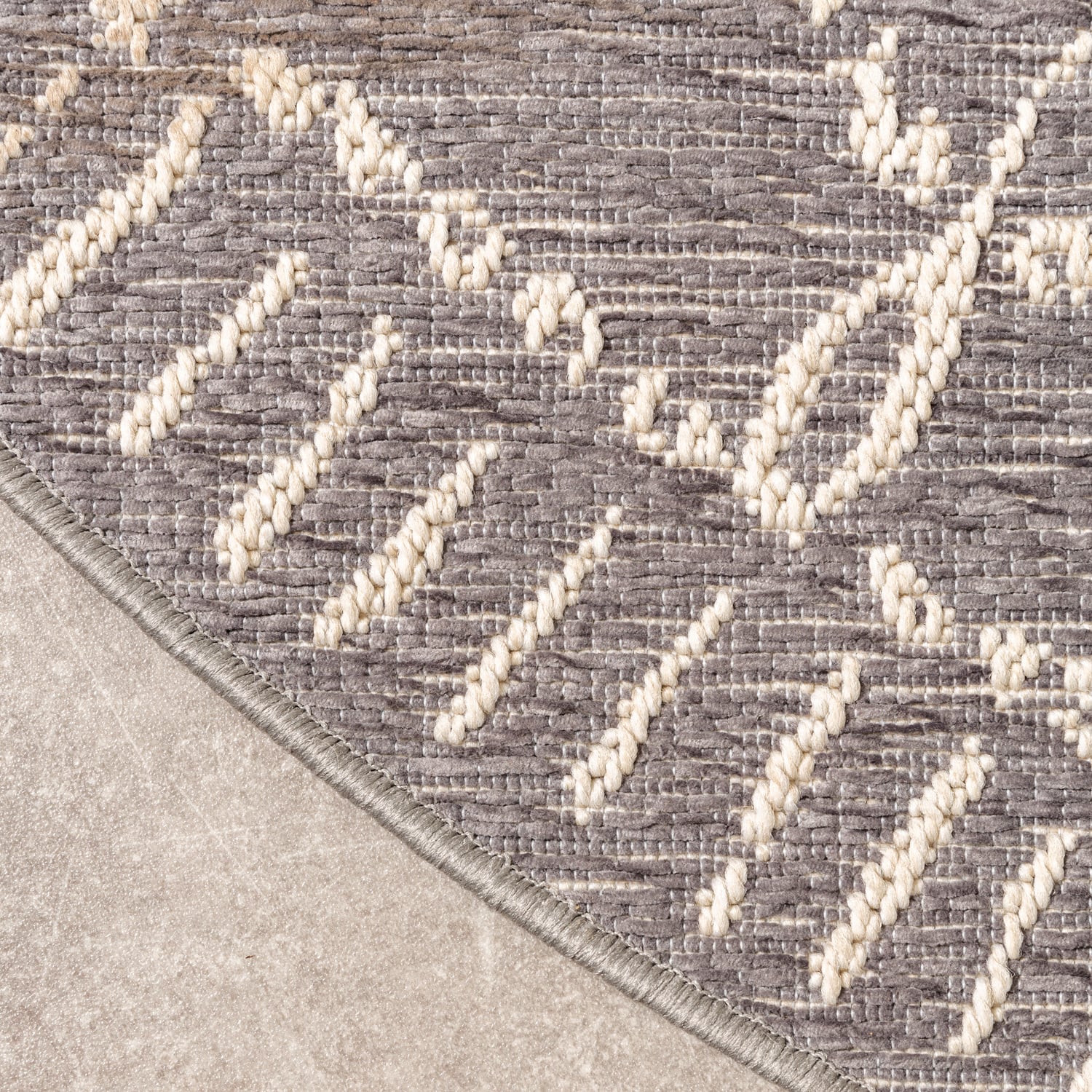 Round Modern Outdoor Rug - Porto Aztec Light Gray