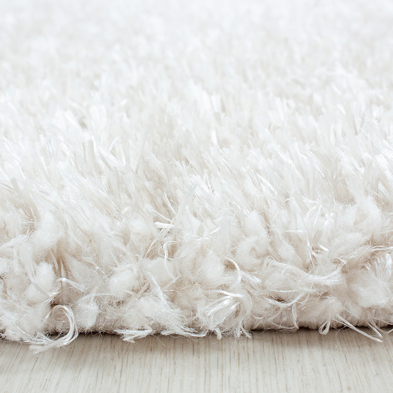 Round High-Pile Rug - Blushy Creme/White